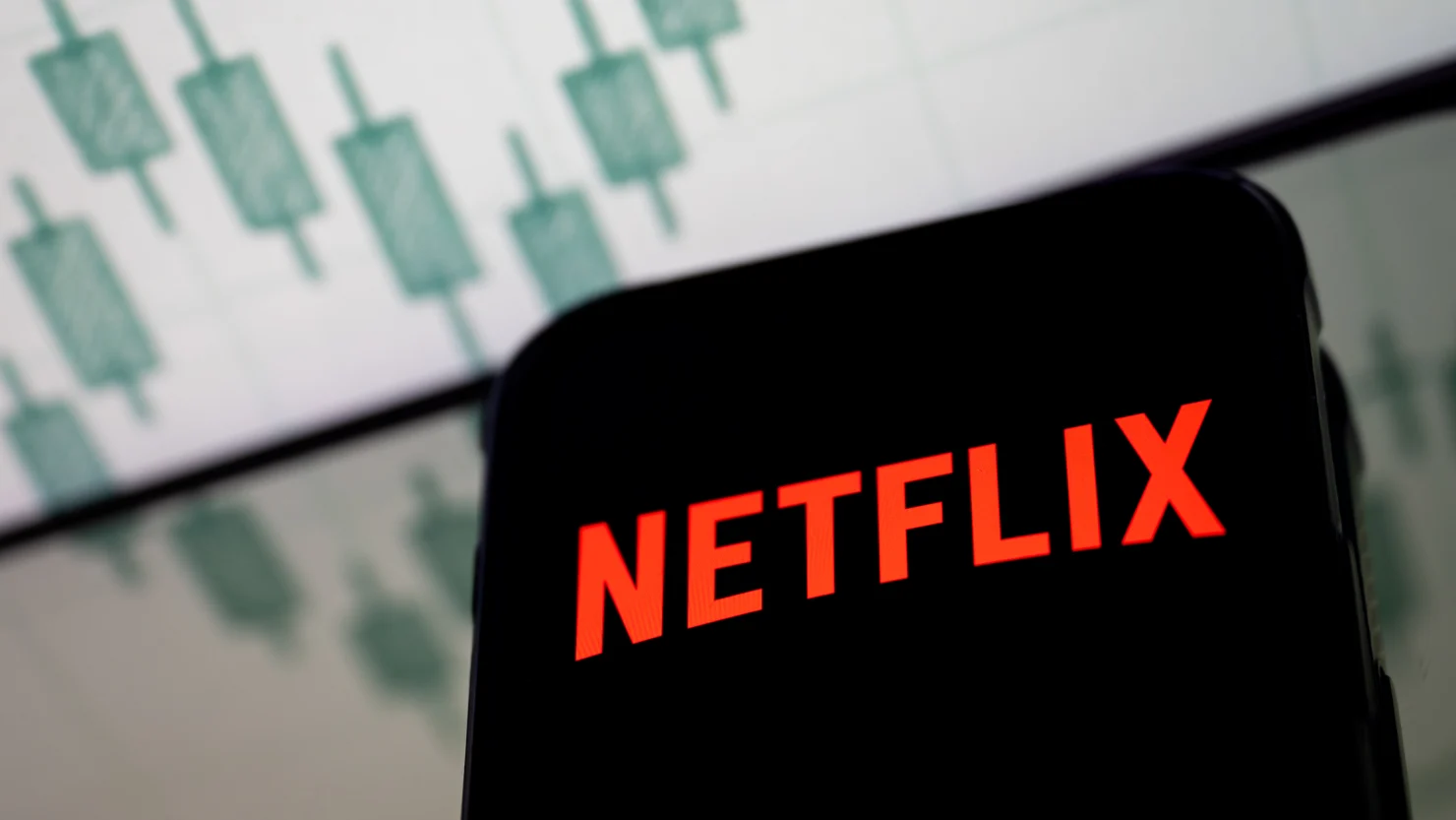 Netflix Shocks Wall Street: $1,000 Stock Suddenly 10 Times Cheaper — Don’t Miss Out 1 108219648 1761855345510 gettyimages 2243334427 20251024SOPAMASL070